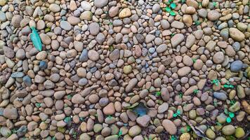 un manojo de rocas y guijarros foto