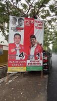 Surabaya, este Java, Indonesia - enero 3, 2024, bandera para legislativo candidatos desde psi quien apoyos presidente jokowi de nuevo foto