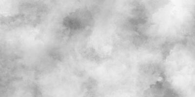 resumen nublado plata tinta efecto blanco papel textura, antiguo y granoso blanco o gris grunge textura, negro y mas blanco antecedentes con hinchado fumar, blanco antecedentes ilustración. foto