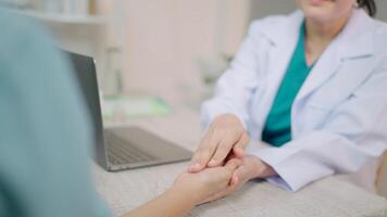 Doctor holding patient's hand to calm him Doctors reassure patients who learn about the diagnosis The doctor will then diagnose the patient. video