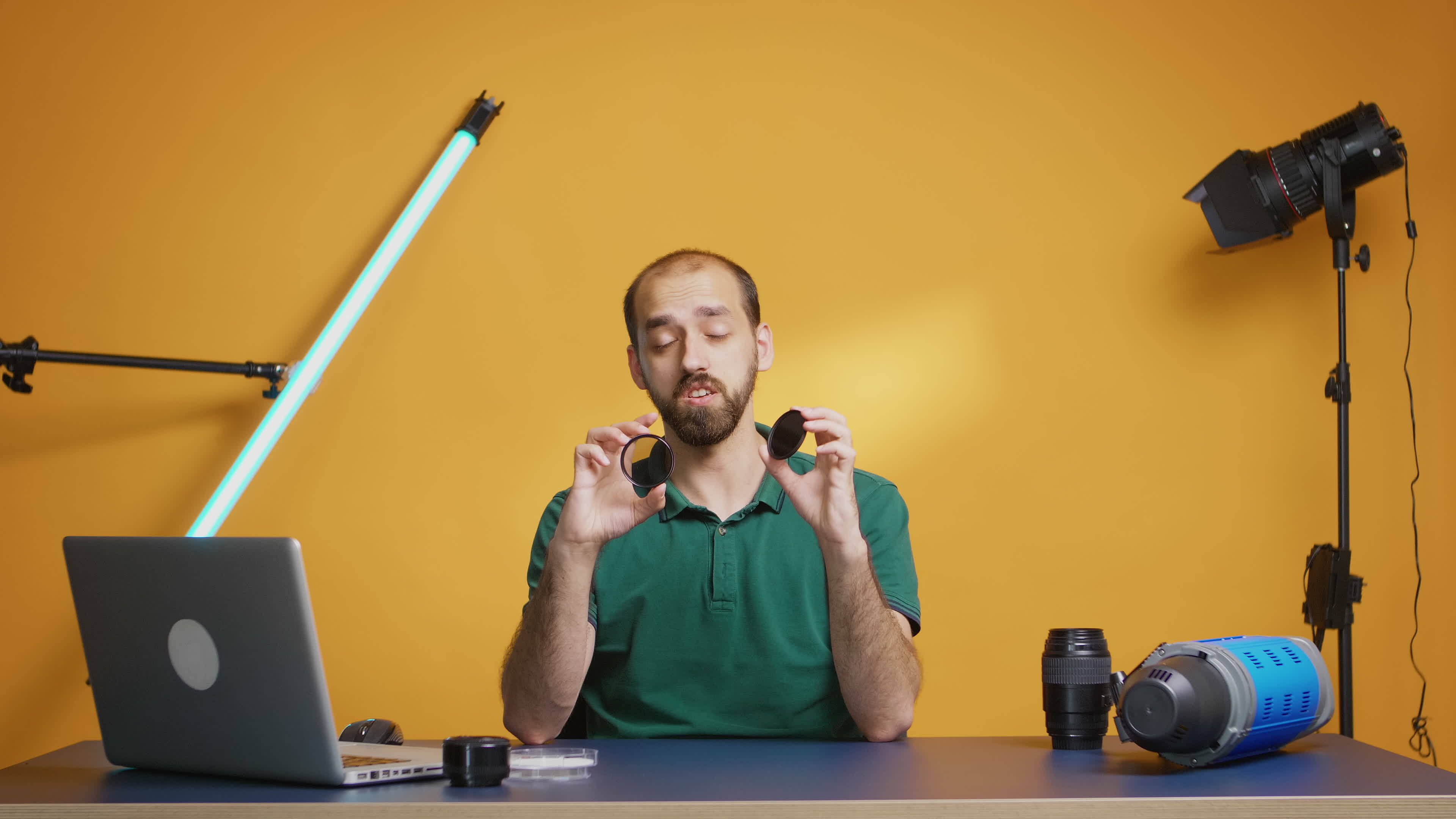 Photography blogger recording nd filter comparison for camera lenses. Variable ND filter review