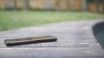 forget smartphone on a park bench, lost smart phone video