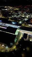 un aereo verticale e ritratto stile notte metraggio di illuminato centrale hatfield città di hertfordshire Inghilterra, unito regno. marzo 9, 2024 video