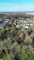 alto ángulo vertical y retrato estilo imágenes de central Hatfield ciudad de Hertfordshire Inglaterra, unido Reino, marzo 9, 2024 video