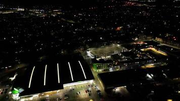 alto ángulo noche imágenes de iluminado central Hatfield ciudad de Hertfordshire Inglaterra, unido Reino, marzo 9, 2024 video