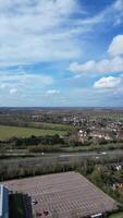 hög vinkel vertikal och porträtt stil antal fot av central hattfält stad av hertfordshire England, förenad rike, Mars 9:e, 2024 video