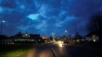 hög vinkel natt antal fot av upplyst central hattfält stad av hertfordshire England, förenad rike, Mars 9:e, 2024 video