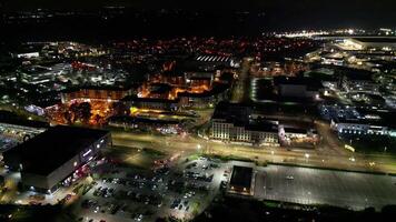 alto angolo notte metraggio di illuminato centrale hatfield città di hertfordshire Inghilterra, unito regno, marzo 9, 2024 video