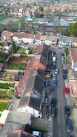 alto ángulo ver de residencial casas a lutón ciudad de Inglaterra Reino Unido. marzo 8, 2024 video