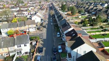 alto ángulo ver de residencial casas a lutón ciudad de Inglaterra Reino Unido. marzo 8, 2024 video