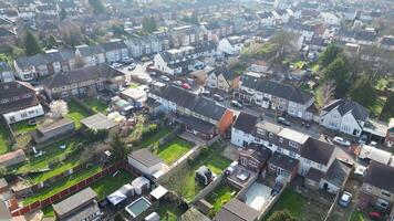 hoch Winkel Aussicht von Wohn Häuser beim Luton Stadt von England Vereinigtes Königreich. März 8., 2024 video