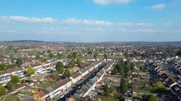 hoch Winkel Aussicht von Wohn Häuser beim Luton Stadt von England Vereinigtes Königreich. März 8., 2024 video