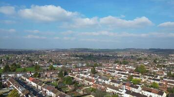 hoch Winkel Aussicht von Wohn Häuser beim Luton Stadt von England Vereinigtes Königreich. März 8., 2024 video