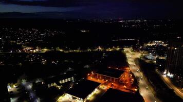 alto angolo Visualizza di illuminato centrale watford città di Inghilterra grande Gran Bretagna a notte. marzo 3°, 2024 video