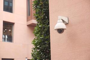 cámara de seguridad cctv operando al aire libre foto