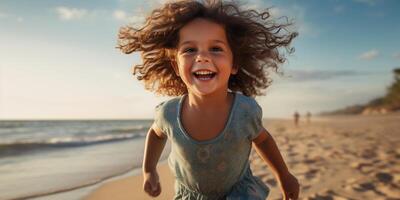 ai generado contento niño jugando en un tropical playa. un niño carreras y obras de teatro en el arena en un familia verano vacaciones. un niño carreras y saltos en el Oceano costa. foto