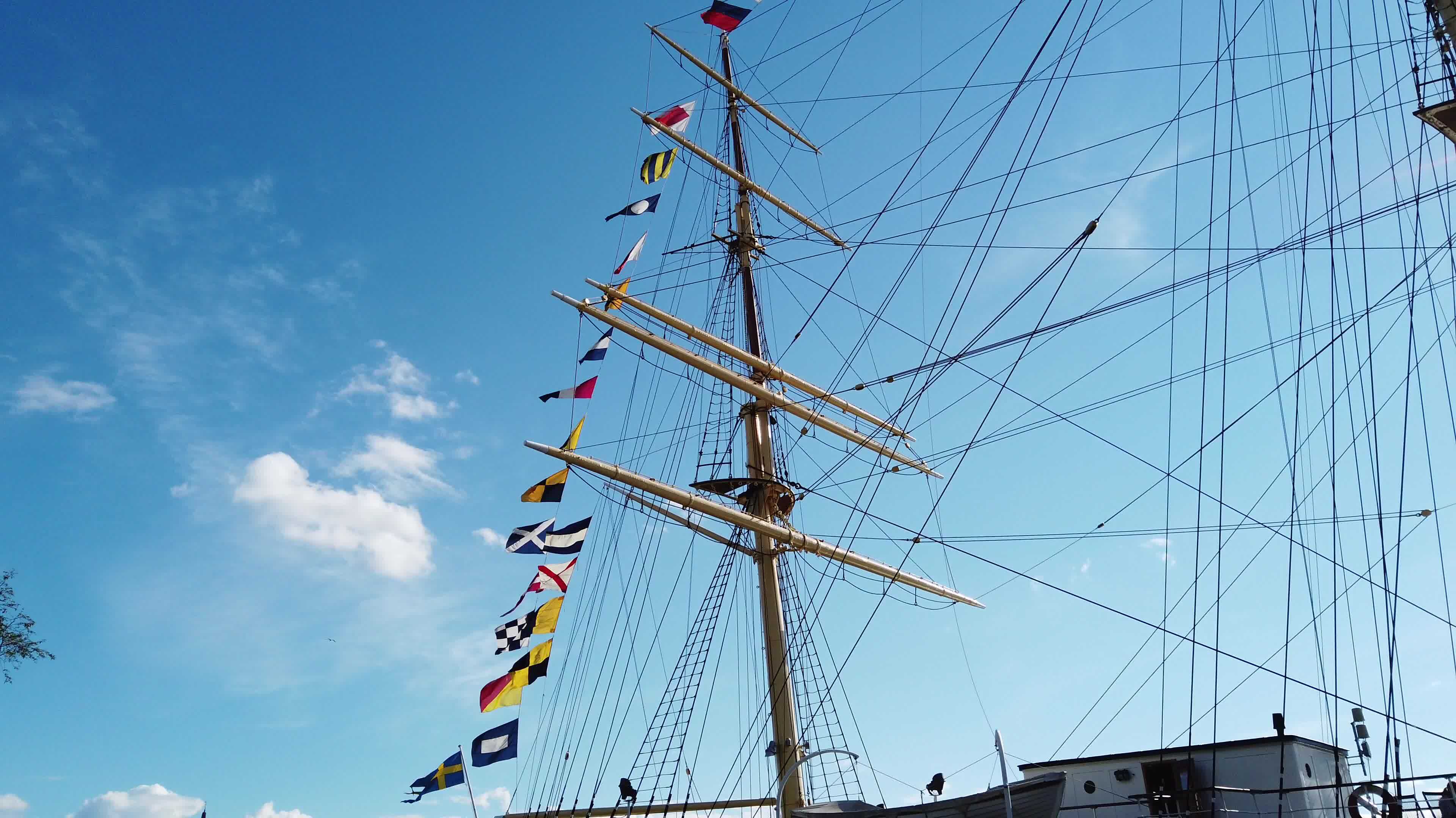 mast and harbour chappal