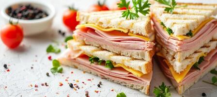 ai generado Fresco triángulo emparedado con jamón, queso, tomate, ensalada en blanco fondo, sabroso almuerzo opción foto