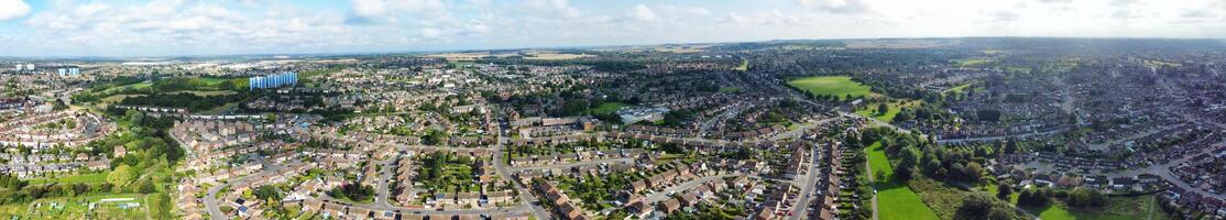 aéreo panorámico ver de este lutón ciudad de Inglaterra Reino Unido. agosto 17, 2023 foto