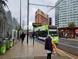 más hermosa bajo ángulo ver de central Oeste croydon Londres ciudad de Inglaterra Reino Unido durante nublado y lluvioso día. noviembre 20, 2023 foto