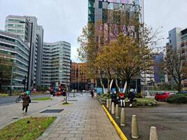 más hermosa bajo ángulo ver de central Oeste croydon Londres ciudad de Inglaterra Reino Unido durante nublado y lluvioso día. noviembre 20, 2023 foto