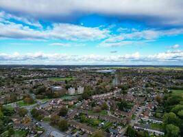 hermosa alto ángulo ver de cielo y dramático nubes terminado central hemel cáñamo ciudad de Inglaterra genial Bretaña. noviembre 5to, 2023 foto