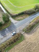 aéreo ver de británico campo y agrícola granja tierra a pueblo de Inglaterra Reino Unido. marzo 1º, 2024 foto