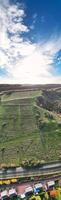 aéreo vertical panorámico ver de lutón y estable pueblo de Inglaterra Reino Unido. noviembre 13, 2023 foto