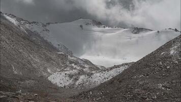 Ladakh Inde - himalaya Montagne - chang la Montagne passer - des nuages temps laps video