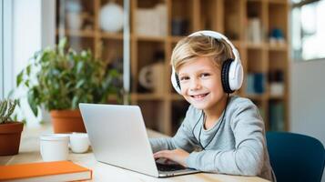 ai generado un joven estudiante se involucra con un ordenador portátil vistiendo auriculares, probable participativo en en línea aprendizaje a hogar, un moderno cambio en educación foto