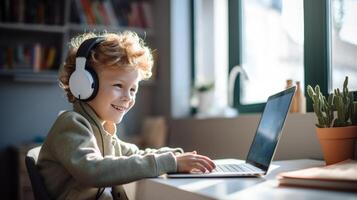 ai generado un joven estudiante se involucra con un ordenador portátil vistiendo auriculares, probable participativo en en línea aprendizaje a hogar, un moderno cambio en educación foto