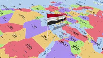 Egitto bandiera agitando nel vento, mondo carta geografica rotante in giro bandiera, senza soluzione di continuità ciclo continuo, 3d interpretazione video