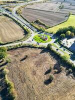 aéreo ver de campo de hemel cáñamo pueblo de Inglaterra Reino Unido. noviembre 5to, 2023 foto