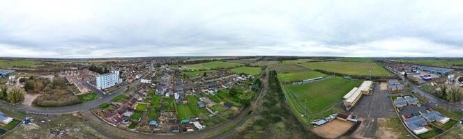 alto ángulo panorámico ver de arseley pueblo de Inglaterra Reino Unido. el imágenes estaba capturado durante nublado y lluvioso día de feb 28, 2024 foto