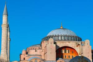 hagia Sofía o ayasofya mezquita con claro azul cielo. foto