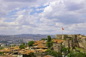 ankara castillo y paisaje urbano de ankara con nublado cielo foto