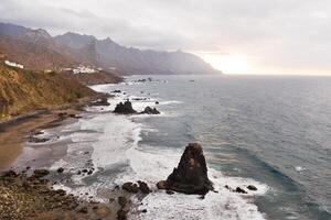 el arenoso playa de benijo en el isla de tenerife.el canario islas España foto