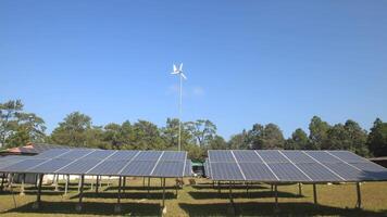 lapso de tiempo 4k solar célula energía granja productor solar fuerza. video