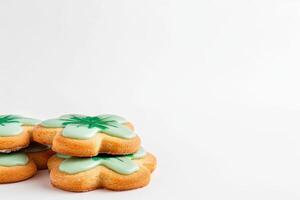 AI generated St. Patrick Day gingerbread sugar cookies decorated with trefoil, green glazed clover photo