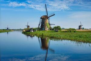 molinos de viento a kinderdijk en Holanda. Países Bajos foto