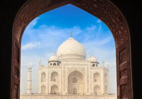 taj mahal mediante arco, agra, India foto