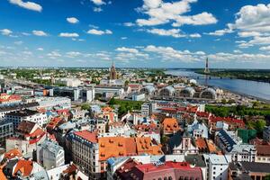 aéreo ver de riga desde S t. de pedro iglesia, riga, Letonia foto