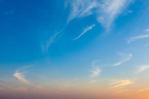 Fondo de cielo al atardecer foto