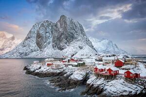 hamnoy pescar pueblo en lofoten islas, Noruega foto