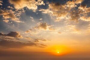 cielo de la tarde con nubes foto