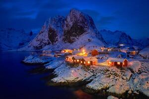 hamnoy pescar pueblo en lofoten islas, Noruega foto