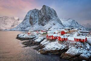 hamnoy pescar pueblo en lofoten islas, Noruega foto