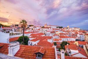 ver de Lisboa desde miradouro Delaware Papa Noel luzia punto de vista en puestas de sol Lisboa, Portugal foto