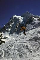 esquiador toma un correr foto