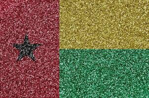 Guinea Bissau bandera representado en muchos pequeño brillante lentejuelas vistoso festival antecedentes para fiesta foto